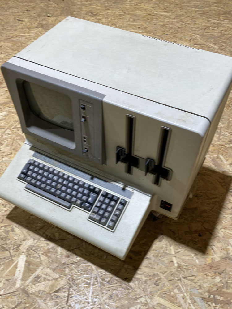 IBM 5110-3 Vintage Computer mit Dual 8" Floppy drives